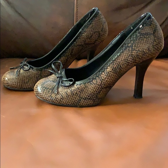 Size 8 Maurissa’s snakeskin design heel! - Picture 2 of 4